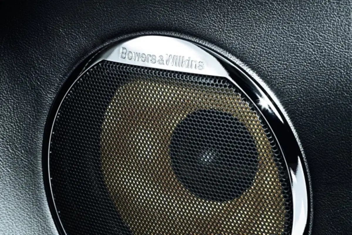 Jaguar XKR-S (7)