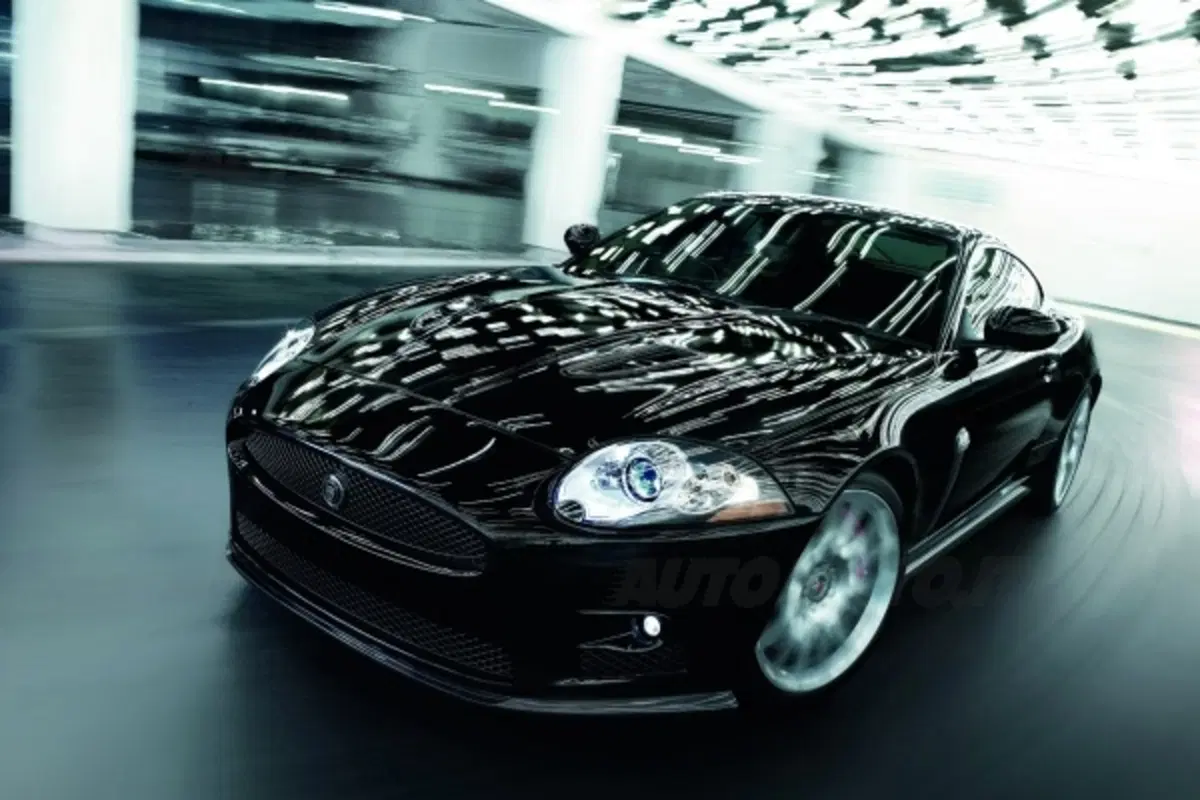 Jaguar XKR-S (9)
