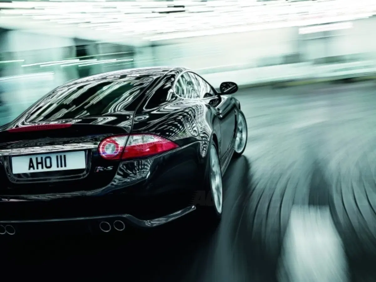 Jaguar XKR-S (10)