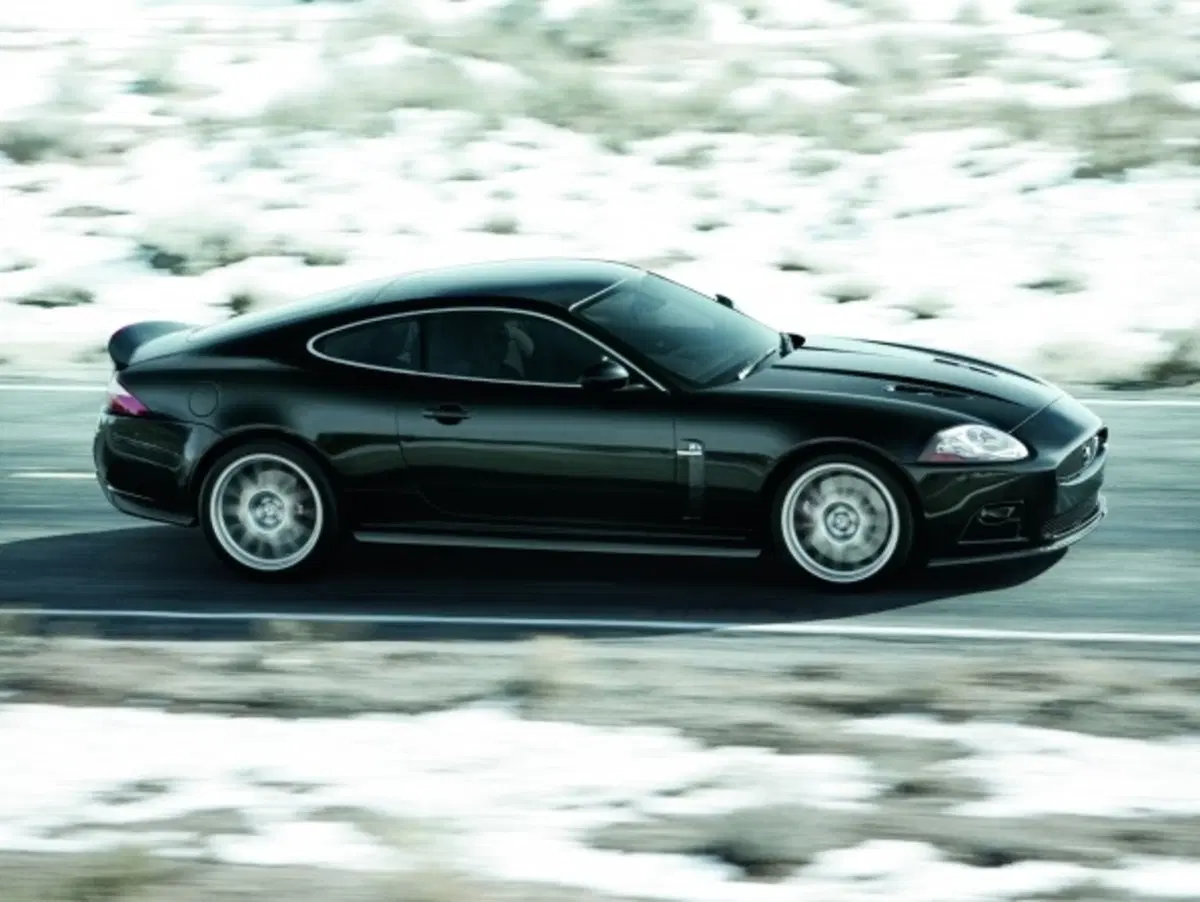 Jaguar XKR-S (11)