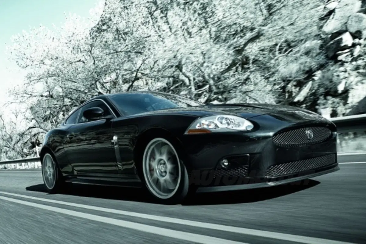 Jaguar XKR-S (12)