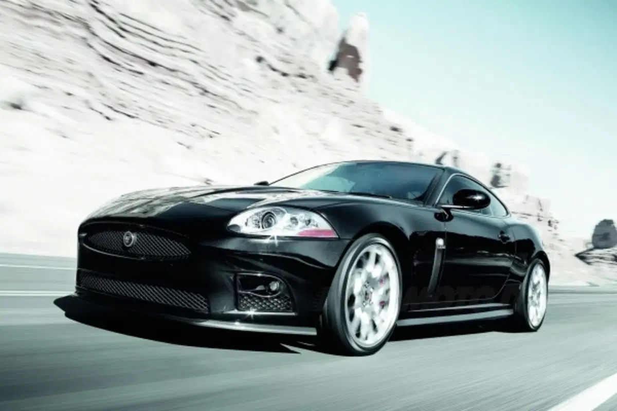 Jaguar XKR-S (13)