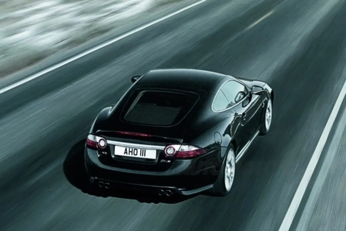 Jaguar XKR-S (14)