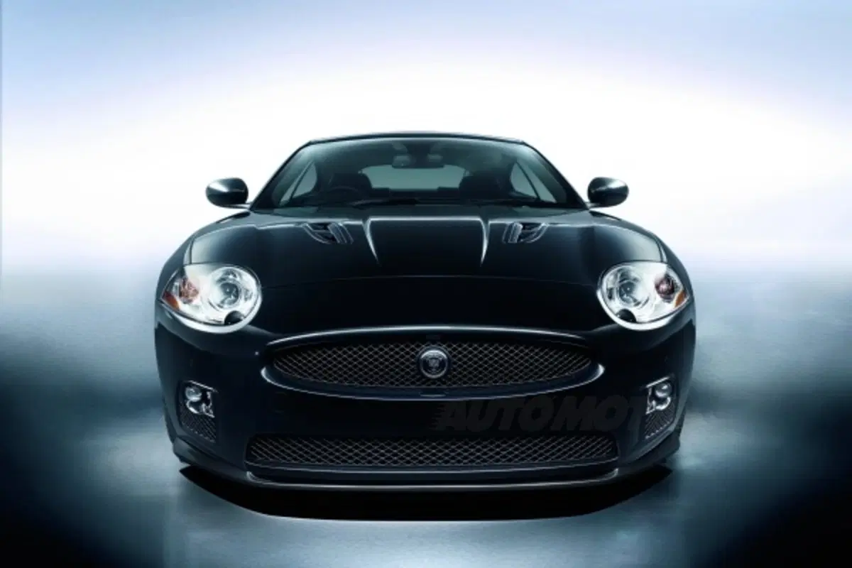 Jaguar XKR-S (16)