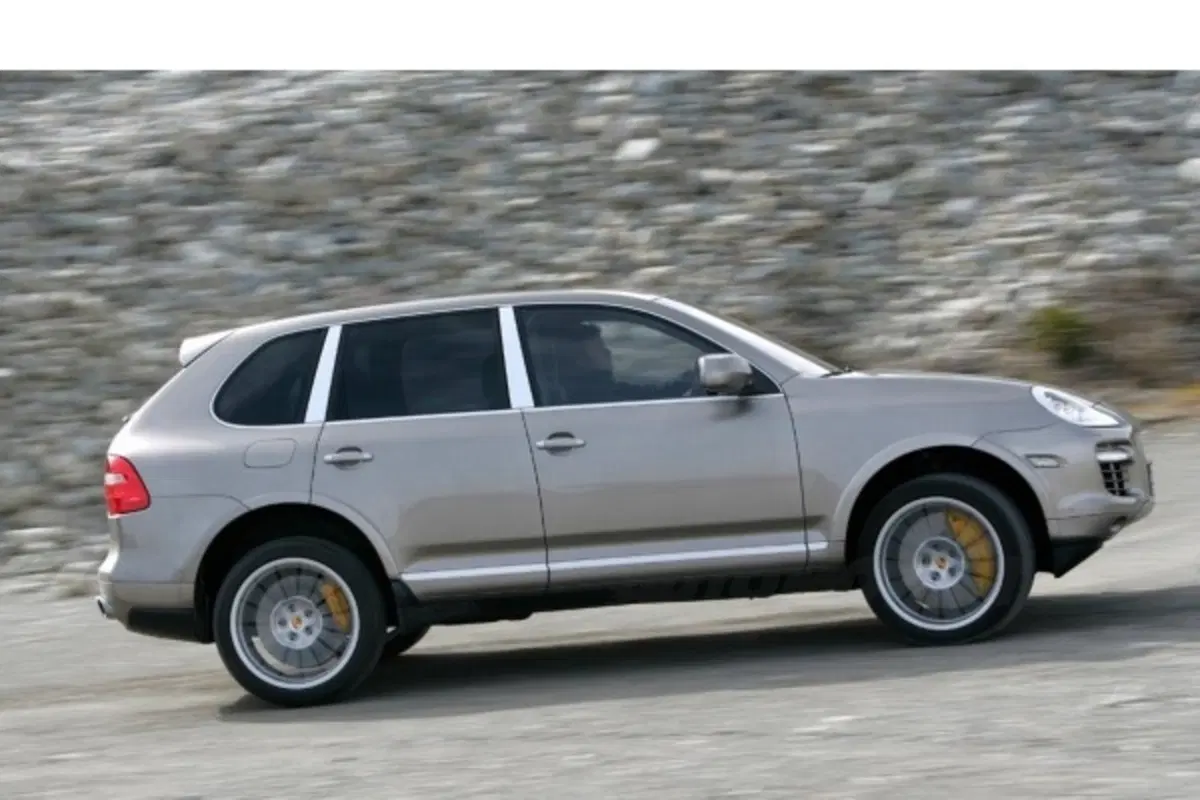 Porsche Cayenne Turbo S (2)