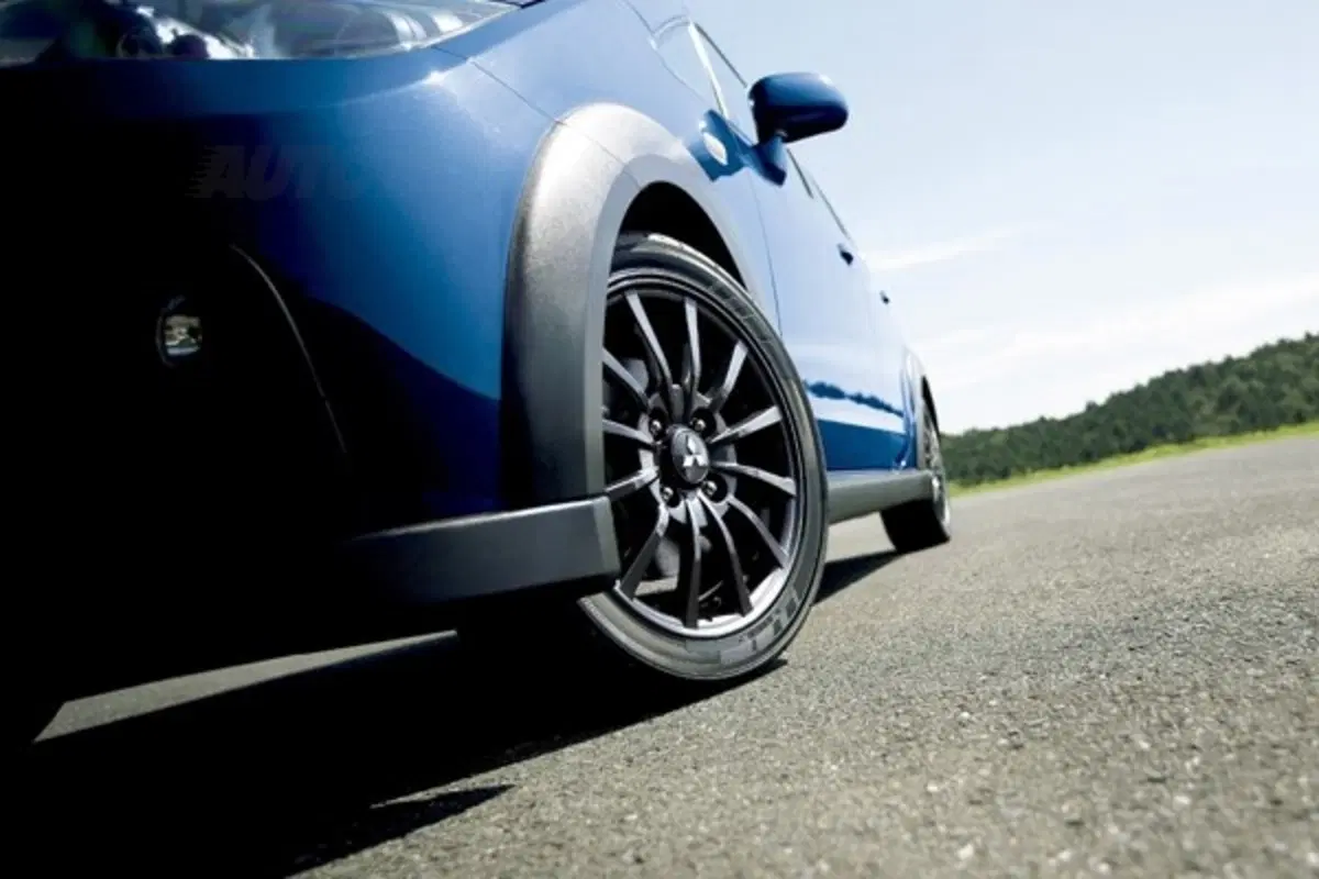 Mitsubishi Colt Ralliart Version-R Special (3)