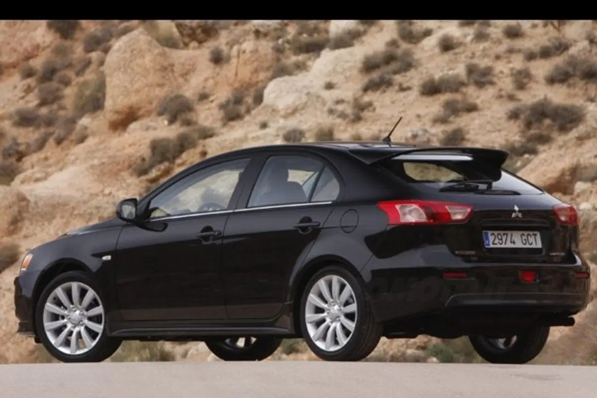 Mitsubishi Lancer Sportback (3)