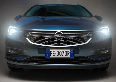 Opel Astra, abbiamo testato per voi i fari full led a matrice IntelliLux [Video]