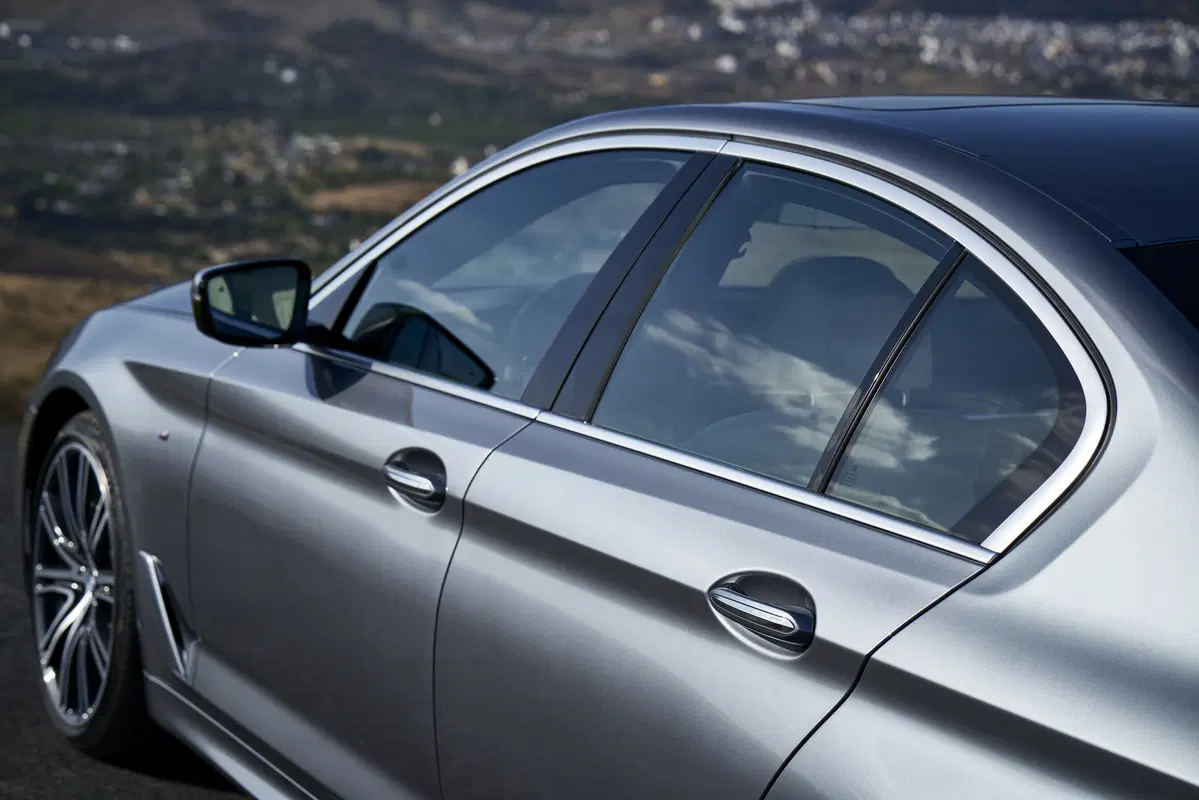 Nuova BMW Serie 5: dinamica e interconnessa