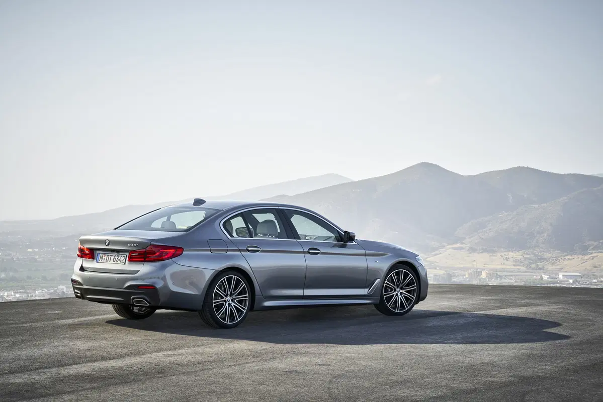 Nuova BMW Serie 5: dinamica e interconnessa (3)