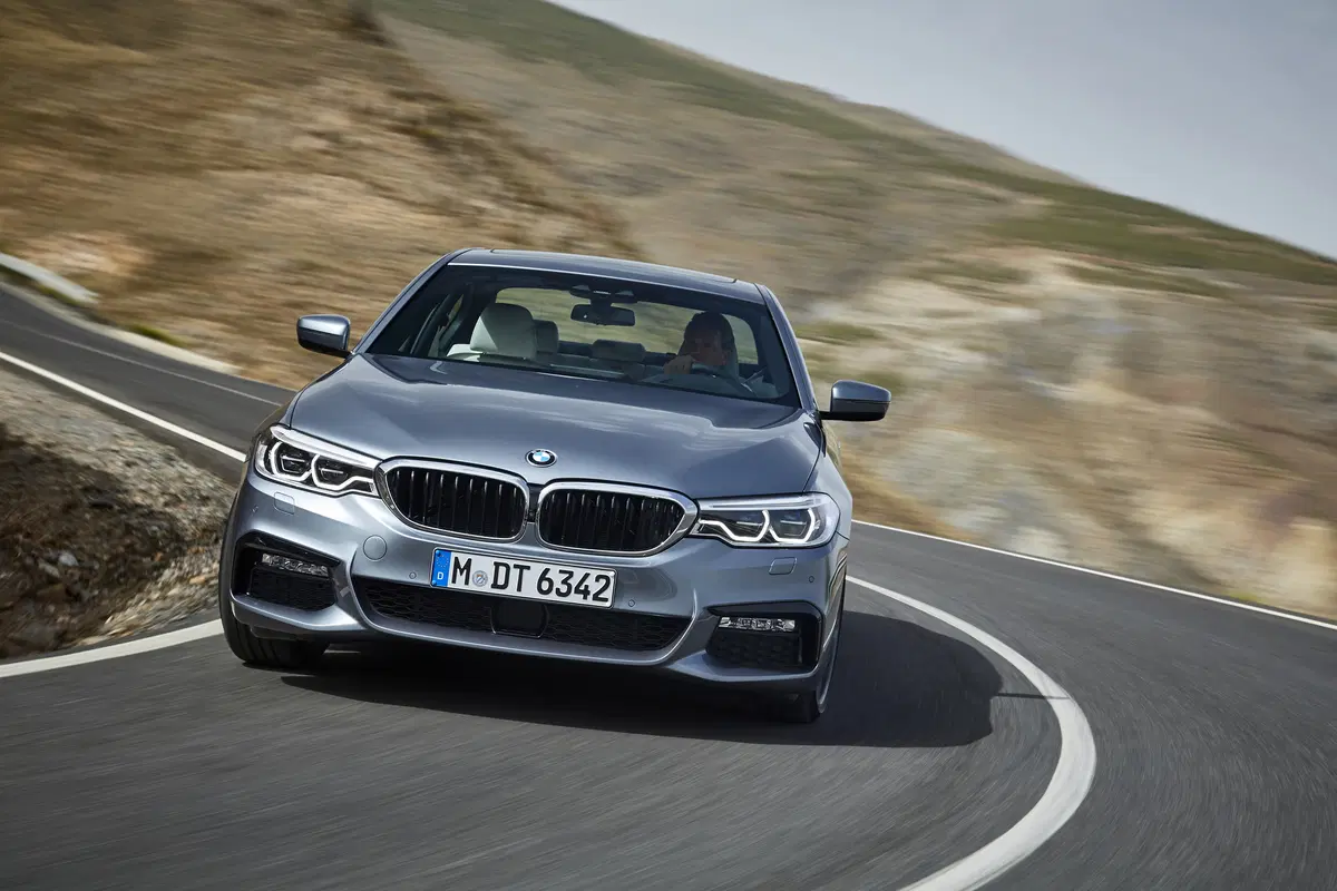 Nuova BMW Serie 5: dinamica e interconnessa (5)