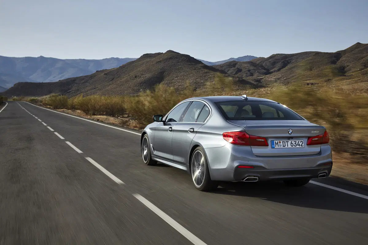 Nuova BMW Serie 5: dinamica e interconnessa (6)