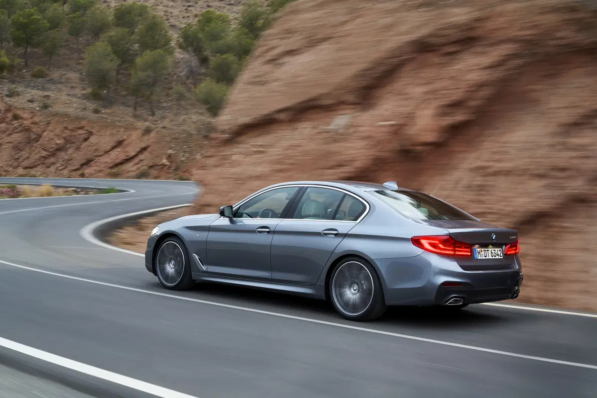 Nuova BMW Serie 5: dinamica e interconnessa (9)