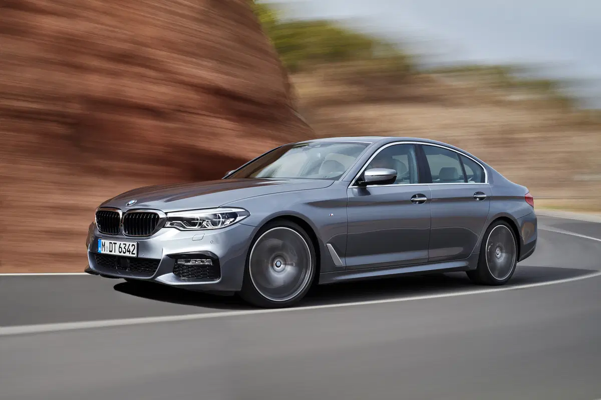 Nuova BMW Serie 5: dinamica e interconnessa (13)