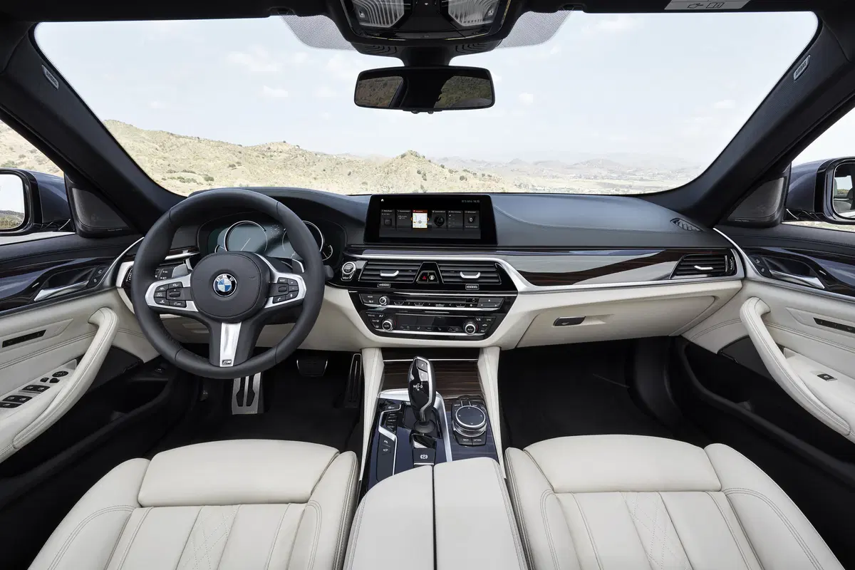 Nuova BMW Serie 5: dinamica e interconnessa (15)