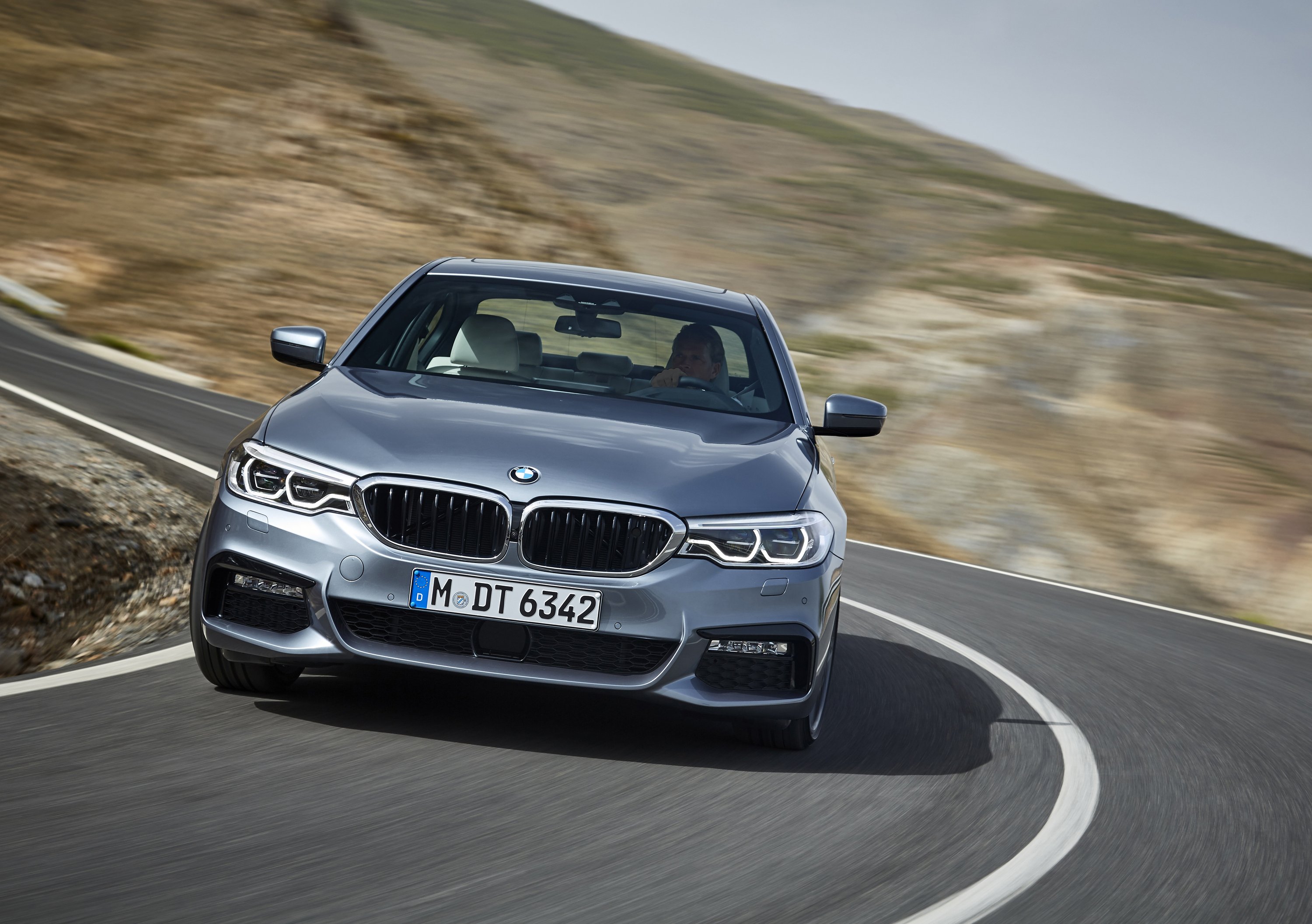 Nuova BMW Serie 5: dinamica e interconnessa