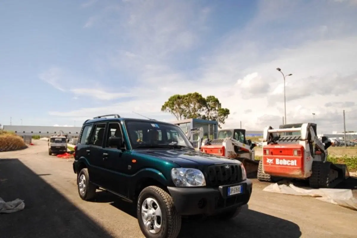 Mahindra Goa DX (2)