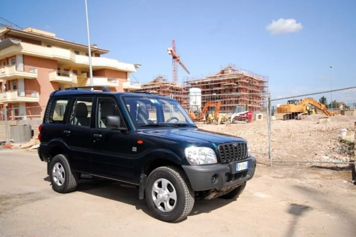 Mahindra Goa DX (3)