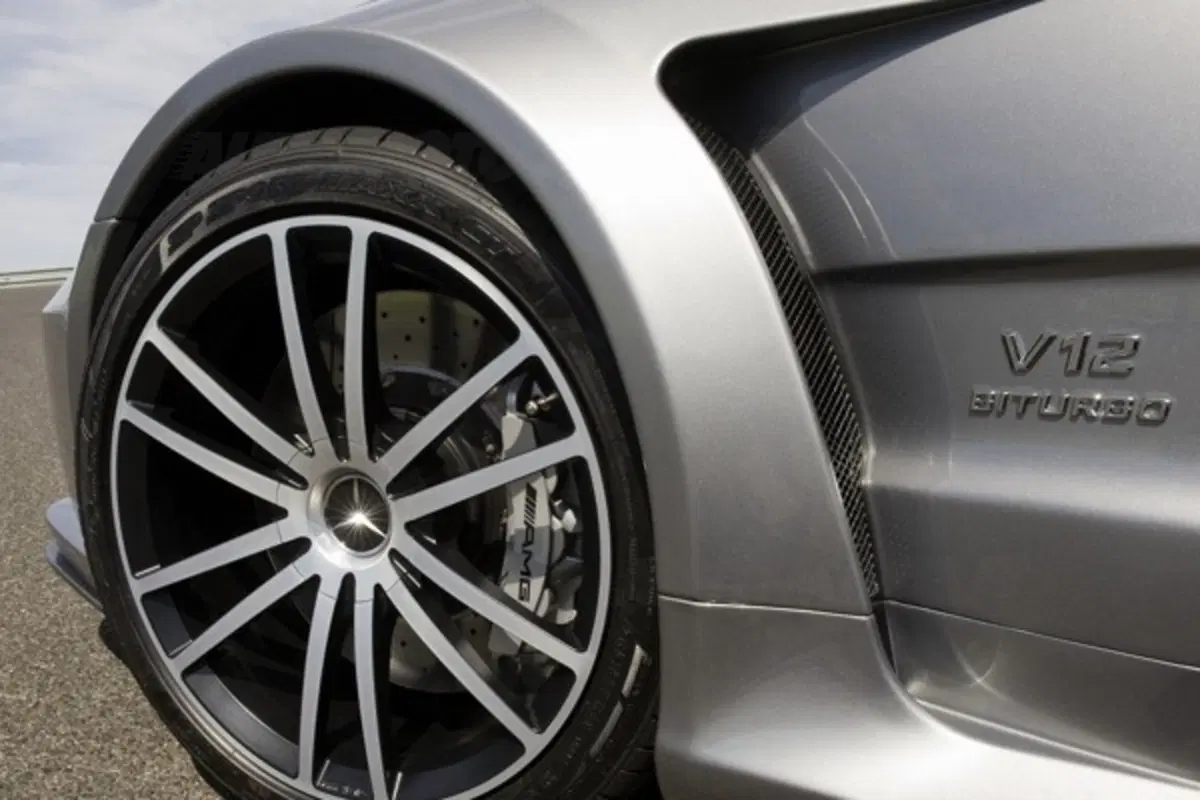 Mercedes SL 65 AMG Black Series (13)