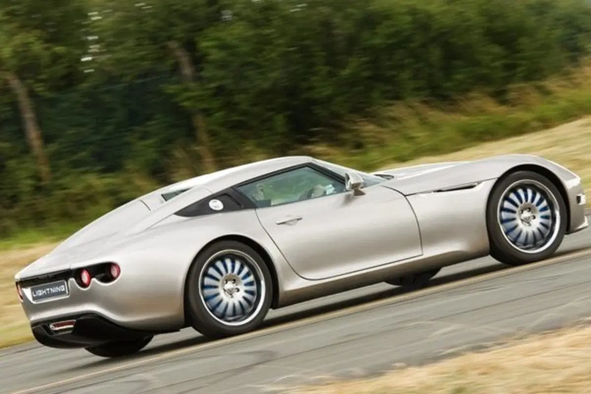 Lightning GT (6)