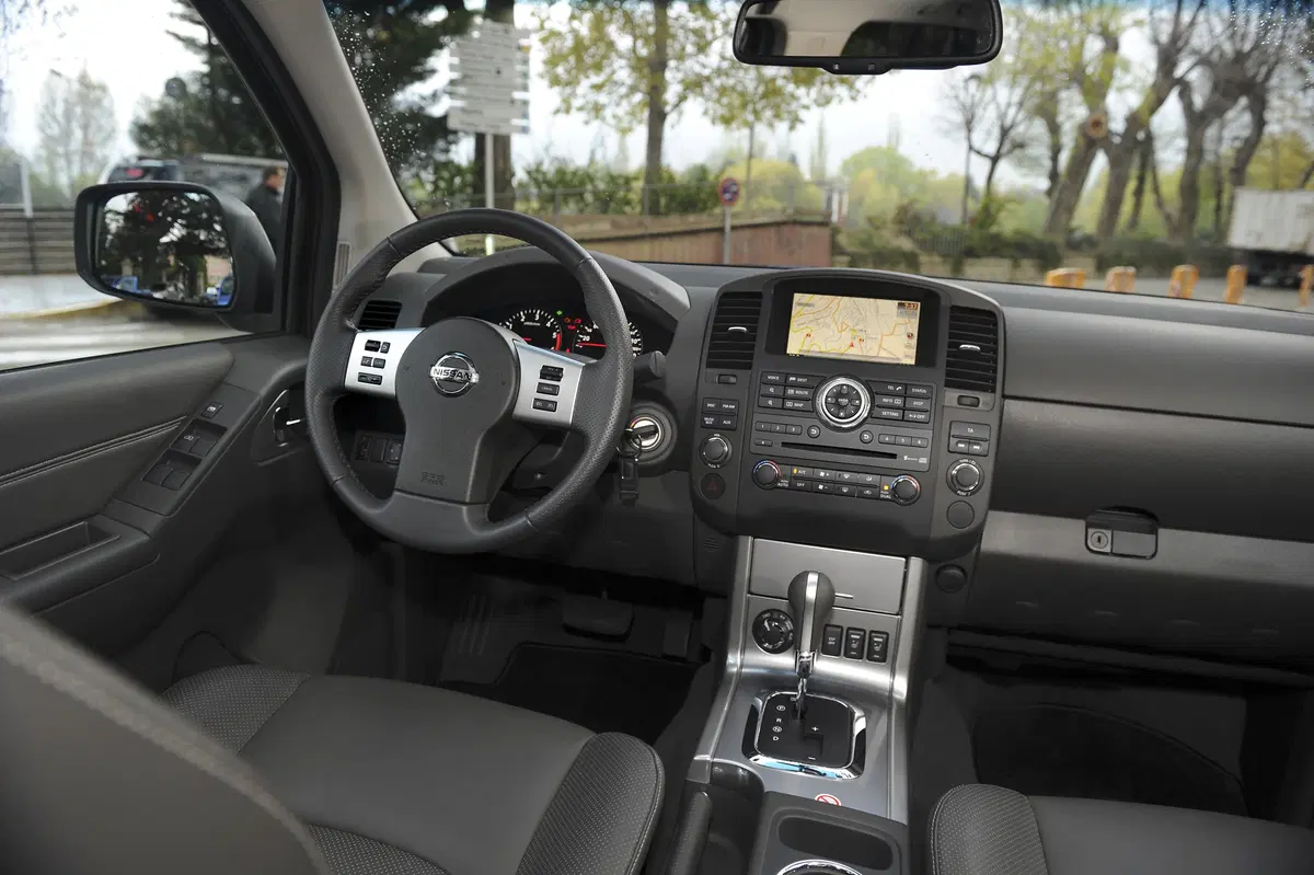 Nissan Navara 2.5 dCi 190CV 4 porte Double Cab Sport Platinum (31)