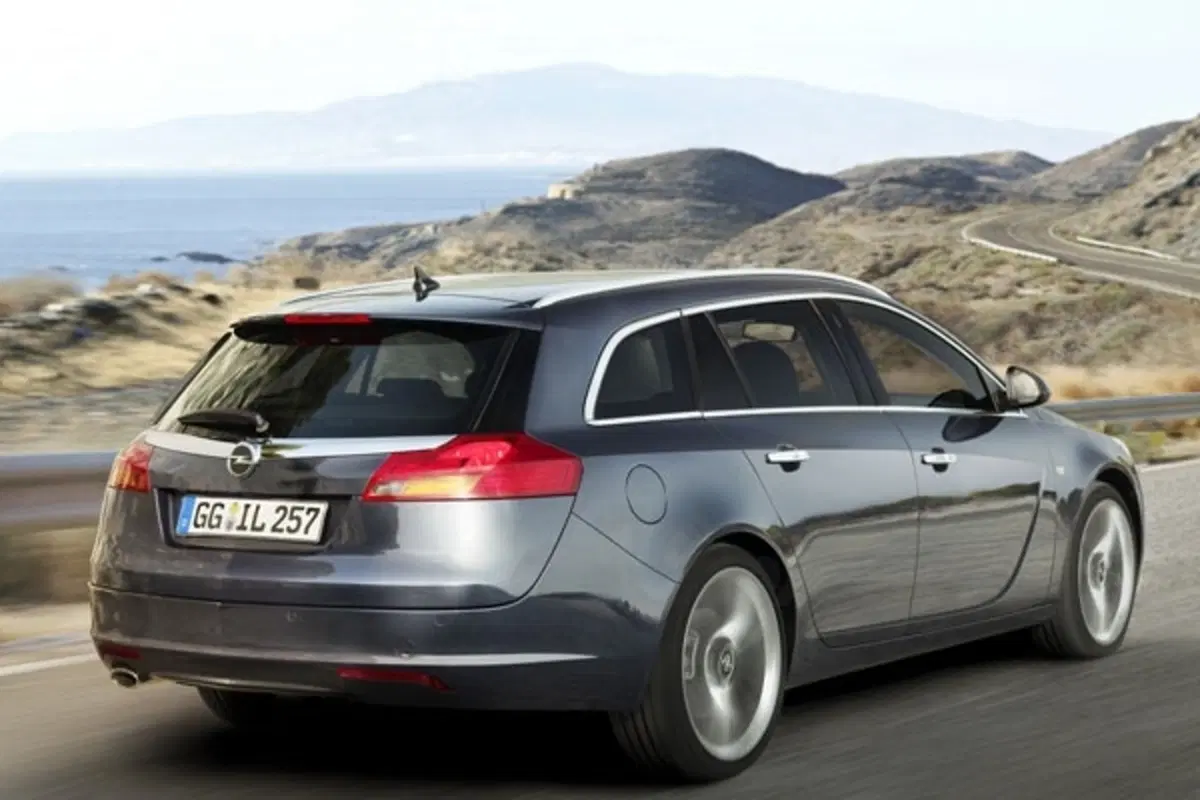 Opel Insignia Sports Tourer (3)