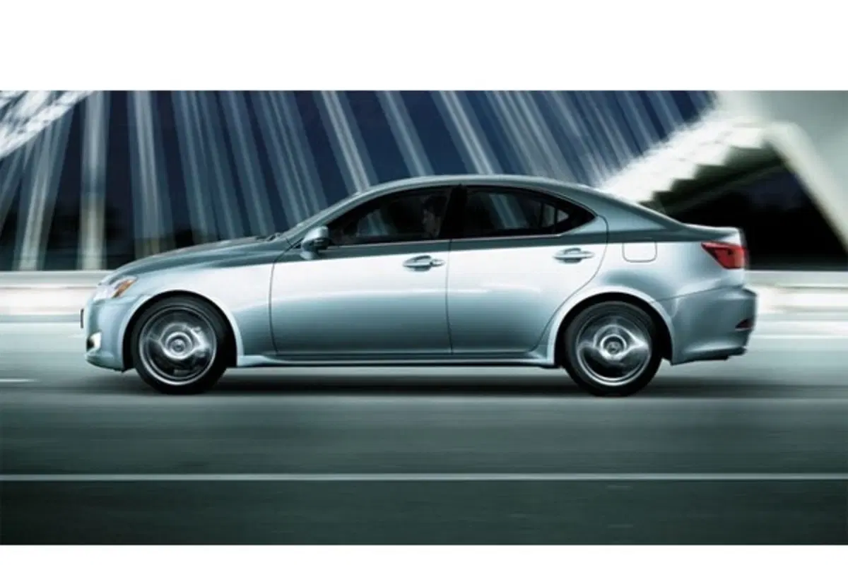 Lexus IS restyling - foto ufficiali (4)