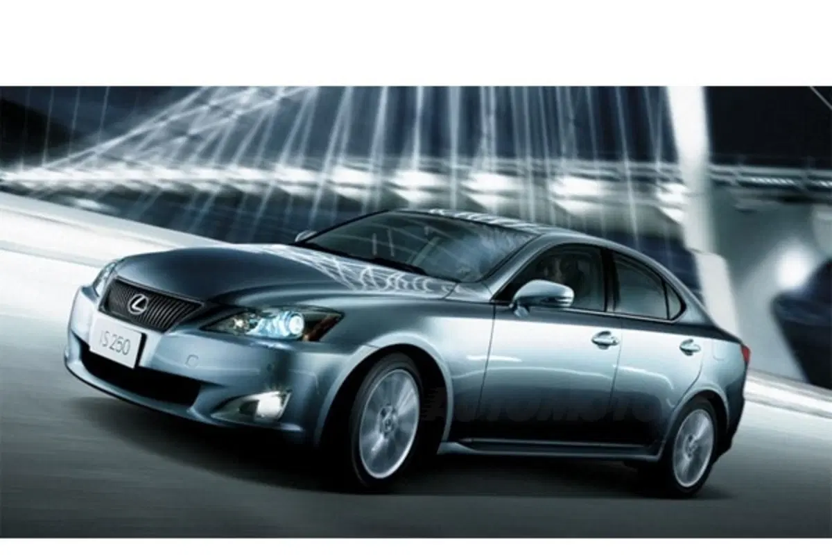 Lexus IS restyling - foto ufficiali (5)