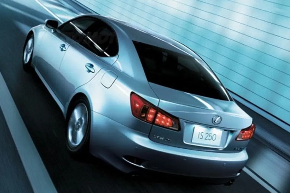 Lexus IS restyling - foto ufficiali (9)