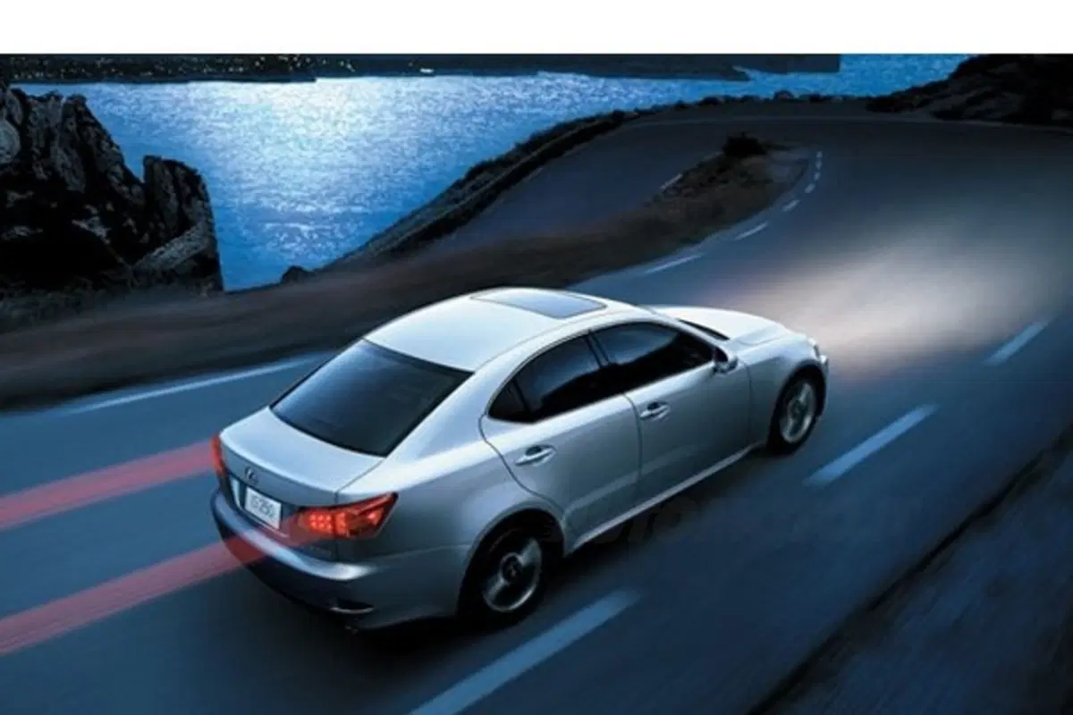 Lexus IS restyling - foto ufficiali (11)