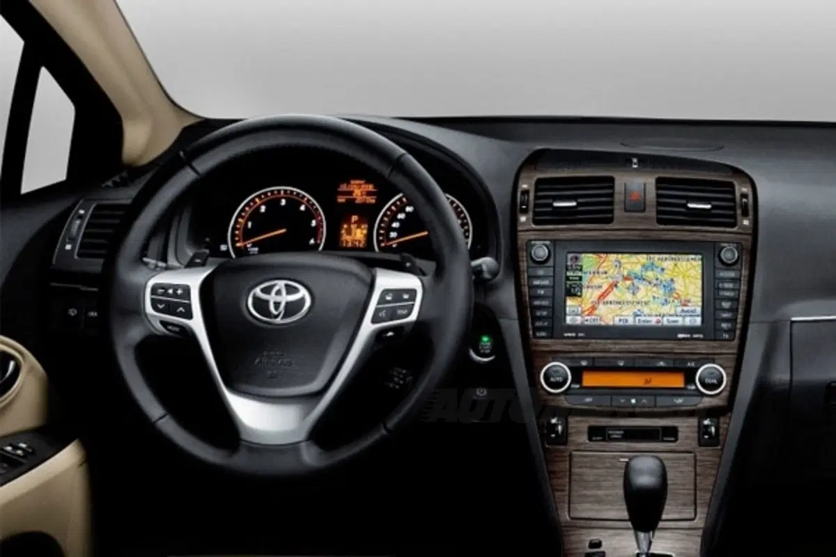 Nuova Toyota Avensis (2)