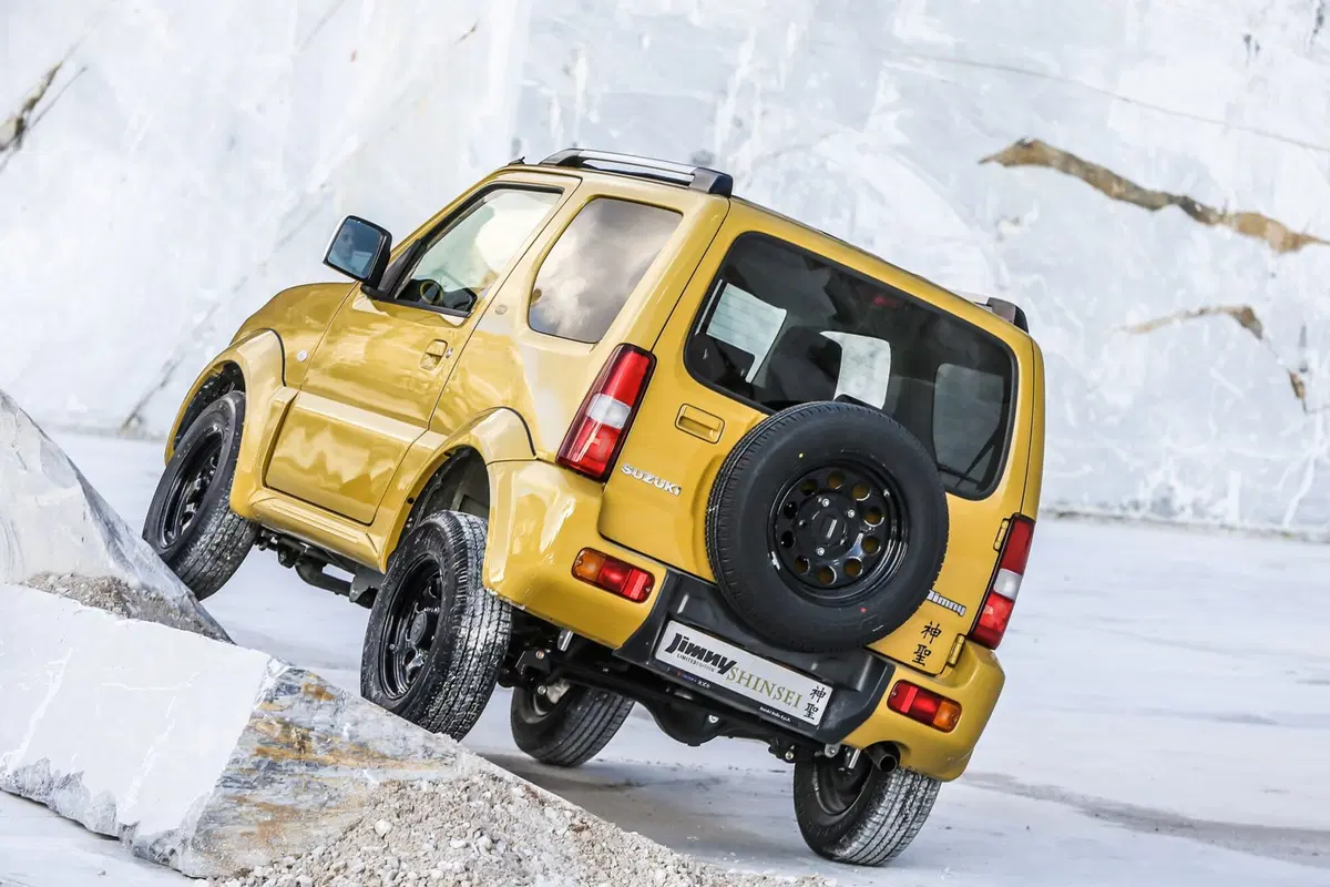 Suzuki Jimny Shinsei: ispirato agli anni Settanta (5)