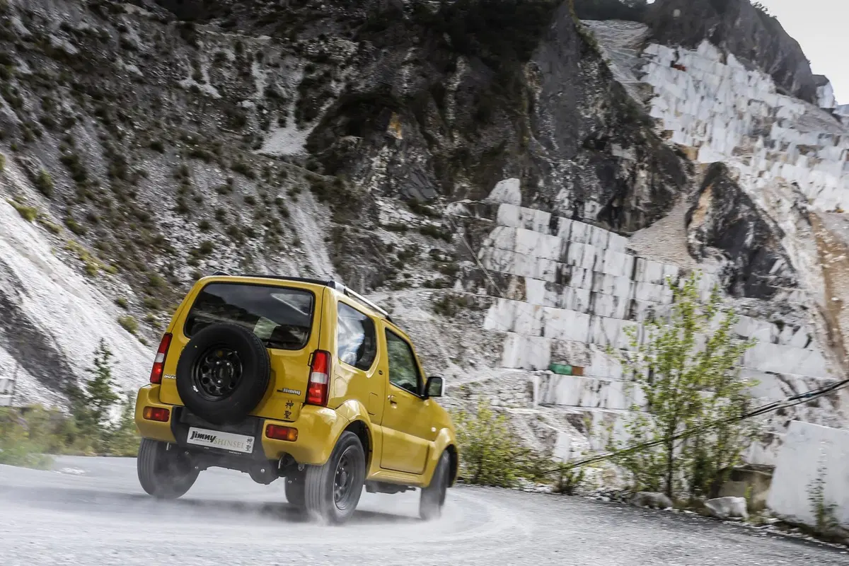 Suzuki Jimny Shinsei: ispirato agli anni Settanta (20)