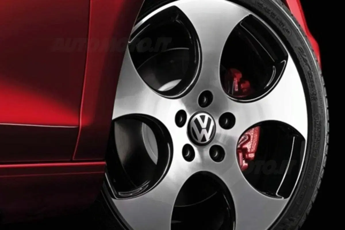 Volkswagen Golf VI GTI (6)