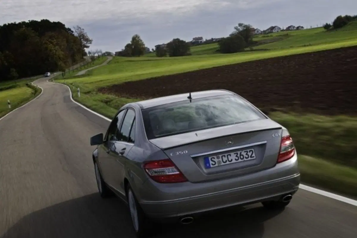 Mercedes C350 CGI BlueEfficiency (2)
