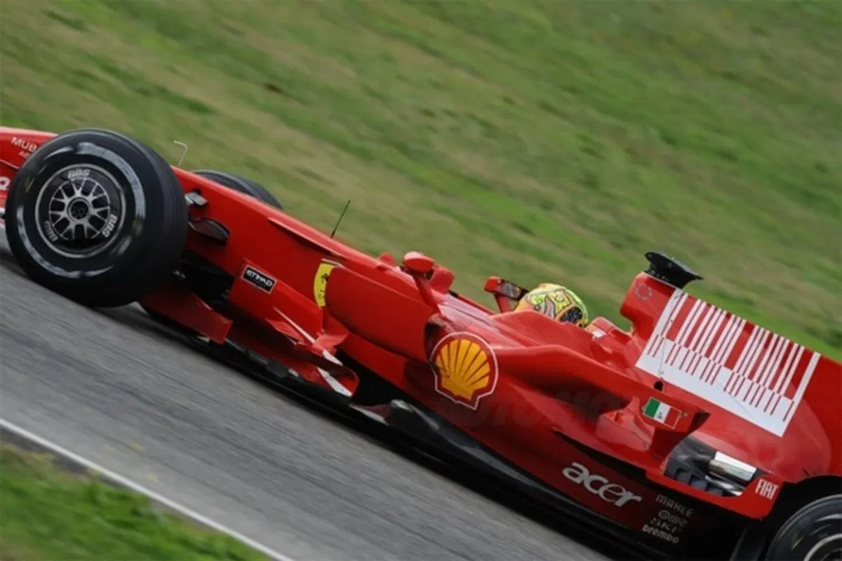 Valentino Rossi sulla Ferrari F2008 (2)