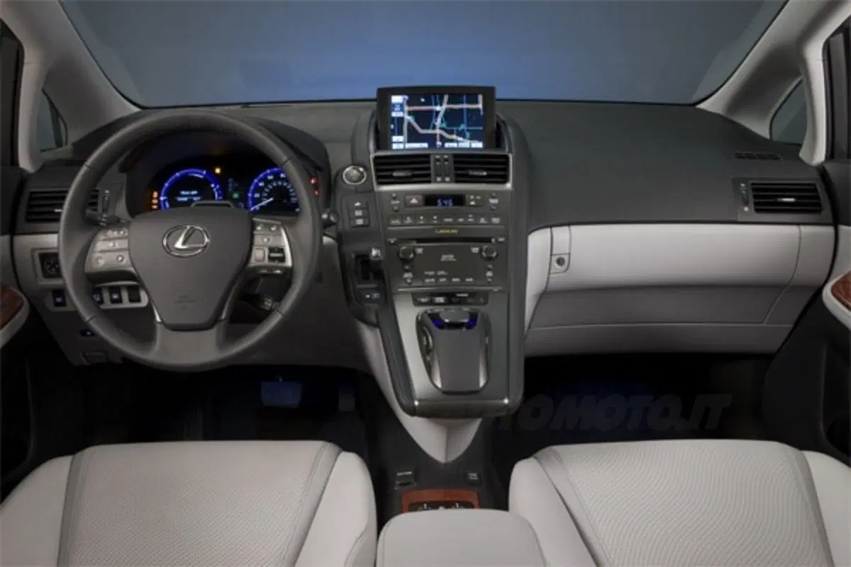 Lexus HS 250h (3)