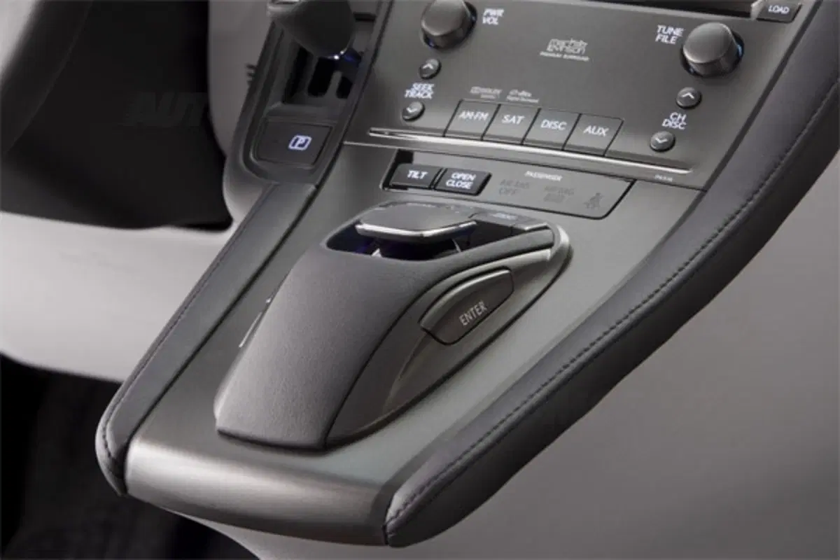 Lexus HS 250h (4)