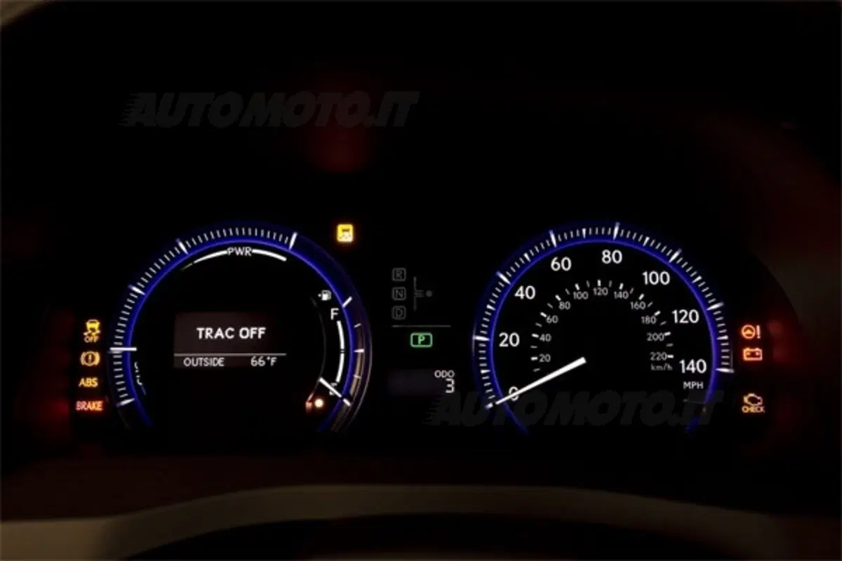 Lexus HS 250h (5)