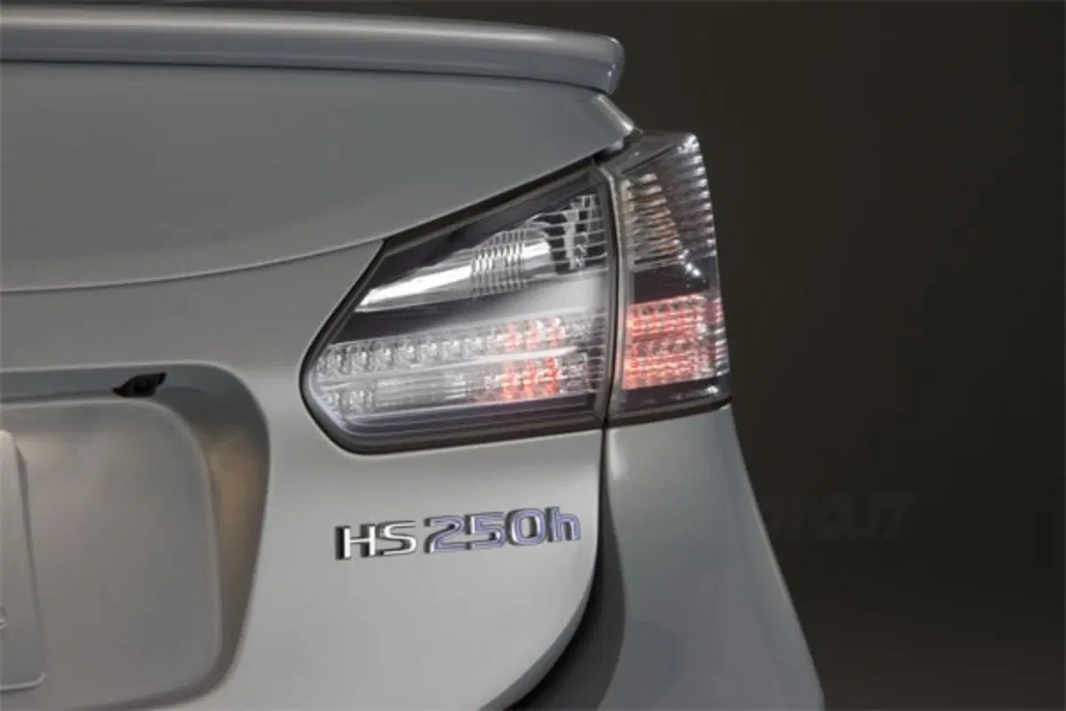 Lexus HS 250h (15)