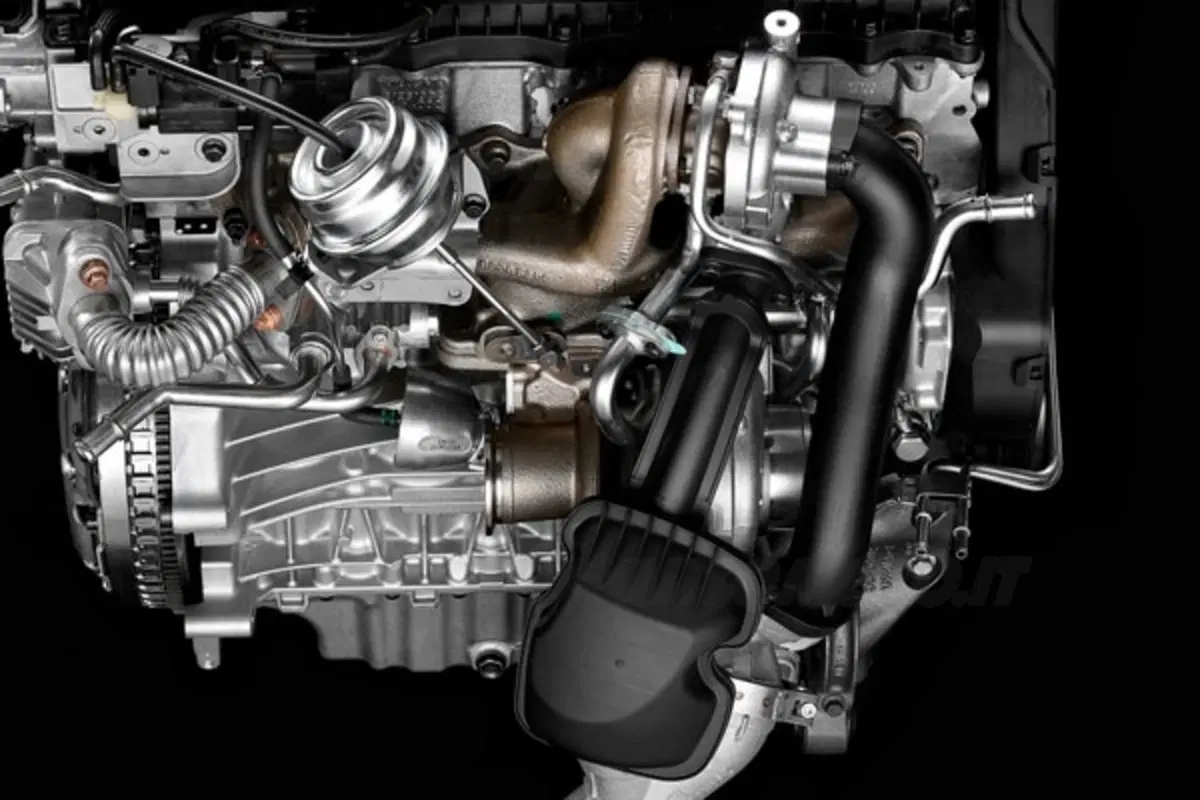 Volvo D5 bi-turbodiesel (7)
