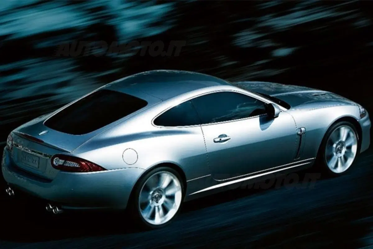 Nuova Jaguar XK-R (2)
