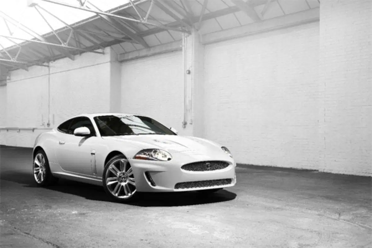 Nuova Jaguar XK-R (3)