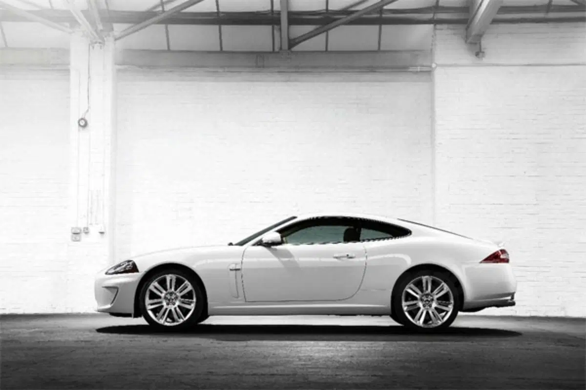 Nuova Jaguar XK-R (4)