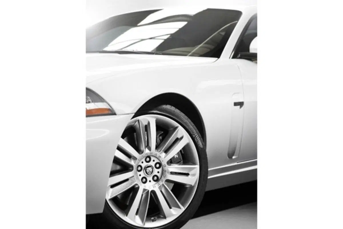 Nuova Jaguar XK-R (8)