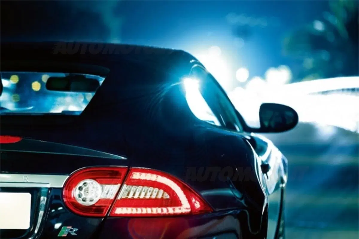 Nuova Jaguar XK-R (18)