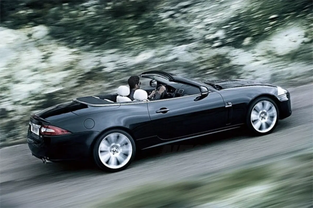 Nuova Jaguar XK-R (28)