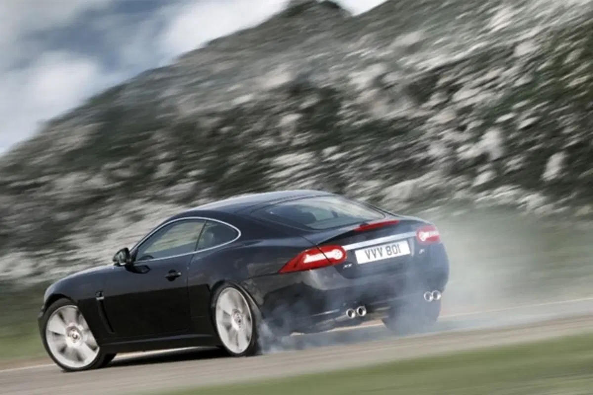 Nuova Jaguar XK-R (29)
