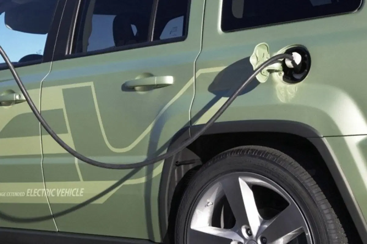 Jeep Patriot EV Concept (3)