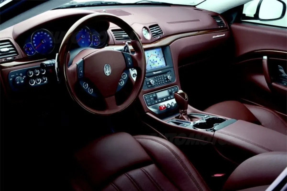 Maserati Granturismo S automatica (5)